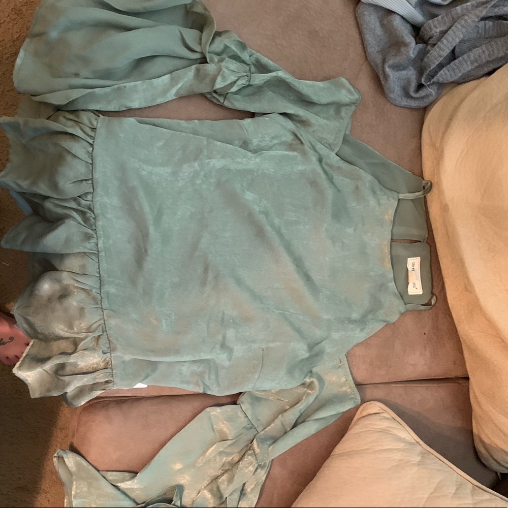 Bell sleeve top